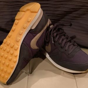 Nike women’s internationalist size 7.5